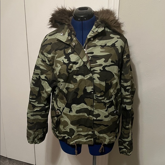 Love Tree Camo 100% Cotton w/ Fuzzy Gray Lining Jacket | Removable Fur | Size L - Picture 2 of 15